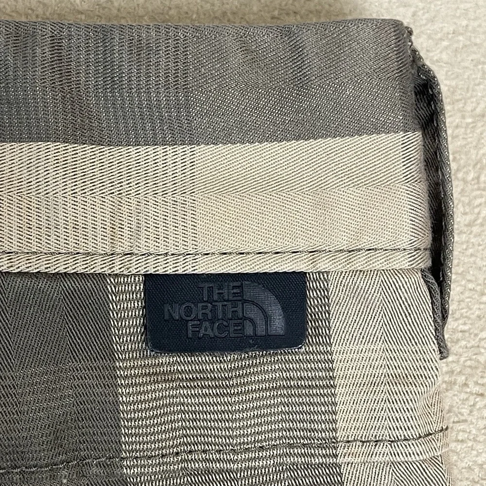 The North Face Shorts Mens 38 Plaid Grey Tan Regular EUC